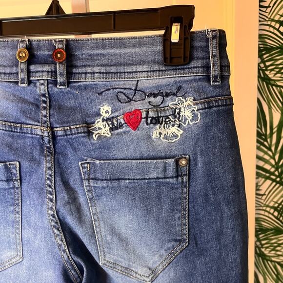 Desigual Women’s Embroidered Love Boyfriend Jeans Size 26 - Picture 7 of 14